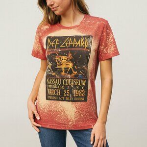 Def Leppard Red Black Bleached Distressed Band Tee Vintage Retro Rock TShirt S M